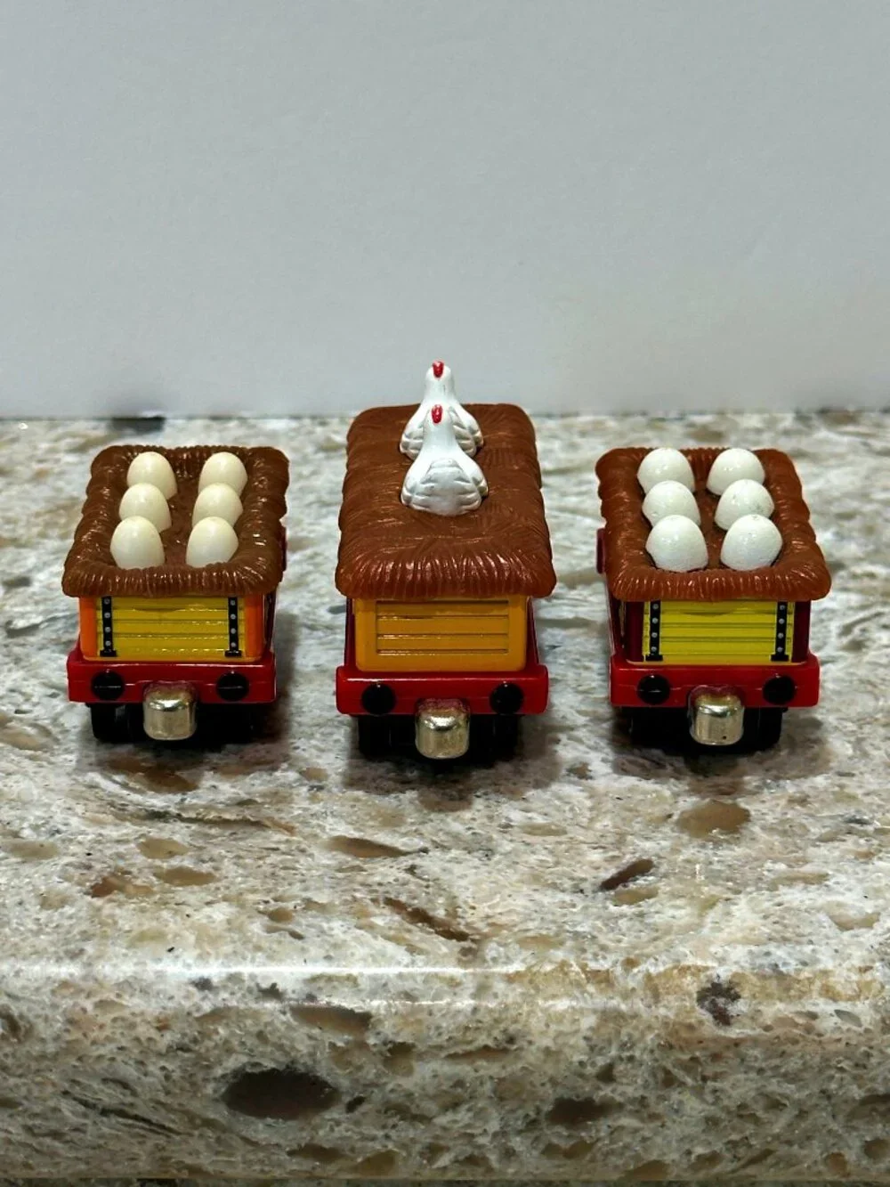Thomas & Friends McColls Farm Chicken Egg Cargo Cars 2008 Take Along NO SOUND